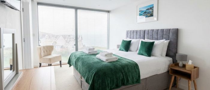 Gemini_Generated_Image_199cgw199cgw199c- Green room